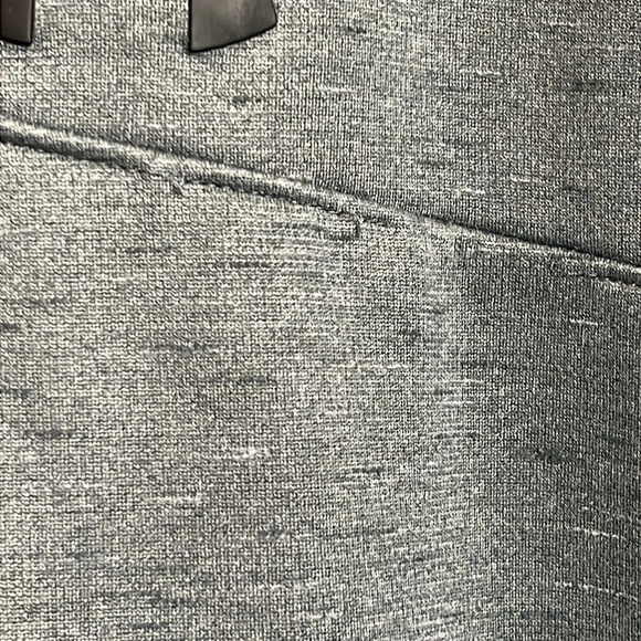 Under Armour men’s large loose pullover with 1/4 zip in gray - Picture 5 of 7